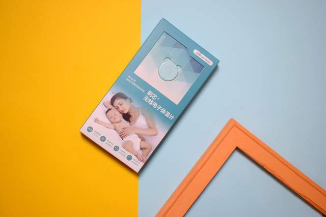 小身材大智慧,24小時(shí)持續(xù)監(jiān)測(cè),刷芯無(wú)線(xiàn)電子體溫計(jì)上手